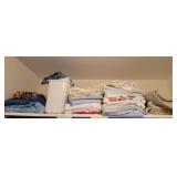 Linens, Towels, Bathroom rugs, Textiles