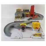 Hot Wheels Car Wash & Service Station fold up play
