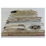 Costume Jewelry: Oblong pearl like Necklace,