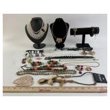 Costume Jewelry: Pier one gold tone necklace,