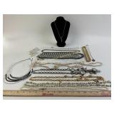 Costume Jewelry: Chunky Cross silver tone necklace