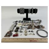 Costume Jewelry: Metal and stone necklace, abalone