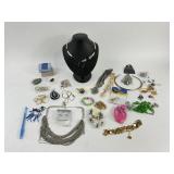 Costume Jewelry: silver tone chain necklace, bead