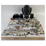 Costume Jewelry: Faceted glass bead necklace,