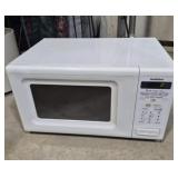 GoldStar Microwave - Powers On