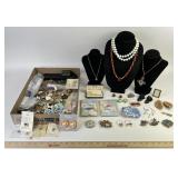 Costume Jewelry: Tigers eye bracelet, Fifth