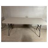 Samponsite 6 foot folding table