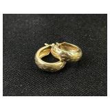 Pair 14k gold earrings 0.68 grams