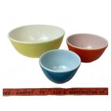 Colorful Pyrex Mixing Bowls Set of 3