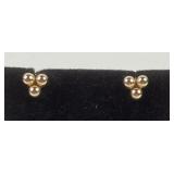 14k gold earrings 0.54 grams.