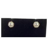 14k gold & pearl earrings. Total weight 1.62