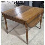 Drop leaf table