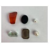 Loose gemstones, one intaglio carved, pearls