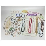 Costume Jewelry: Polished Stone Necklace,