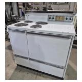 General Electric Stove With 4 Burners & Double