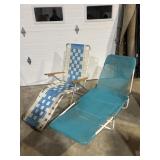 2 folding lounge lawn chairs