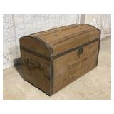 Dome top wood trunk