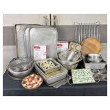 Kitchen Baking Pans, Racks, Molds, Cutting Boards