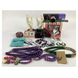 Display Hands, Costume Jewelry: Matching pearl