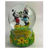 Disney Mickey Minnie Mouse Musical Snow Globe