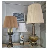 Mid-Century Modern Table Lamp Featuring A Large