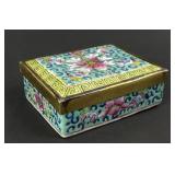 Antique Chinese famille rose porcelain box, with