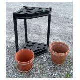 Corner shelf, 2 clay garden pots
