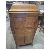 Tiger Oak Victor Victrolia Phonograph
