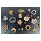 Costume Jewelry Brooches: Sarah Cov silver tone