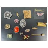 Costume Jewelry Brooches: Silver tone rhinestone