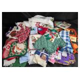 Holiday-Themed Oven Mitts, Pot Holders, Kitchen To