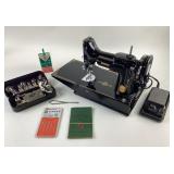 Featherweight Singer Sewing Machine w/accessories