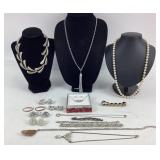 Costume Jewelry: Sarah Cov silver tone necklace,