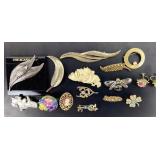 Costume Jewelry pins: Capodimonte Made in England