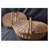 Wicker Market Baskets With Hinged Lids