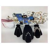 Costume Jewelry: 14k Magnetic necklace with art