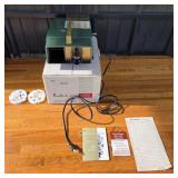 Realist 400 Automatic Slide Projector with Accesso