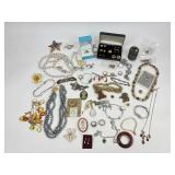 Costume Jewelry: KLJ Pearl like necklace, solid