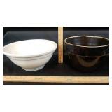 Crown Pottery Utility Mixing Bowl, Albany-Slip Bow