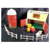 1967 #915 Fisher Price Little People Farm Barn,