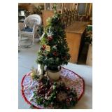4.5ï¿½ Decorated Christmas Tree with Ornaments