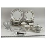 Mikasa Petite Bone Hampton Court Dinnerware Set
