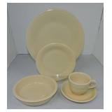 Fiesta Post 86 5 pc place setting, ivory