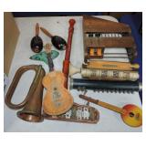 Lot of assorted musical instruments
