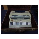 Lindu piano organ with blue and silver