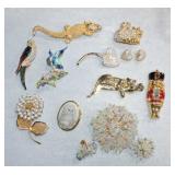 Lot of jewelry brooches and earrings