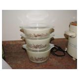 Pyrex 3 piece stacking set