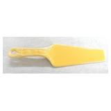 Kitchen Kraft cake server, yellow