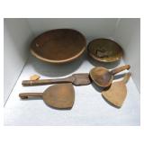 Wood primitive lot of 2 bowls & 4 paddles