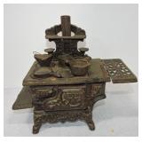 Crescent cast iron child's store, 10'h
